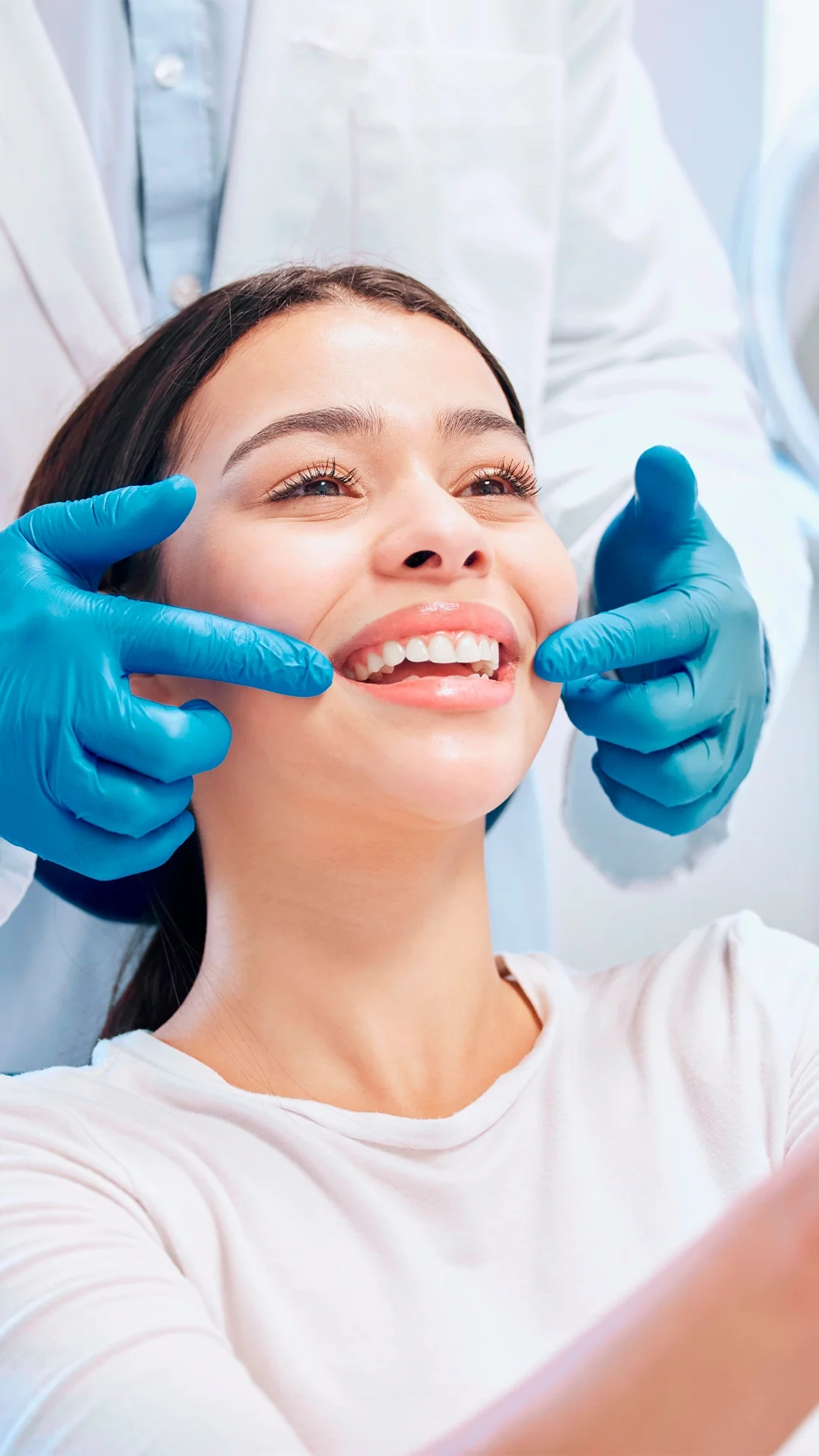 Paciente sonriendo en Ulloa Clínica Dental, Naucalpan