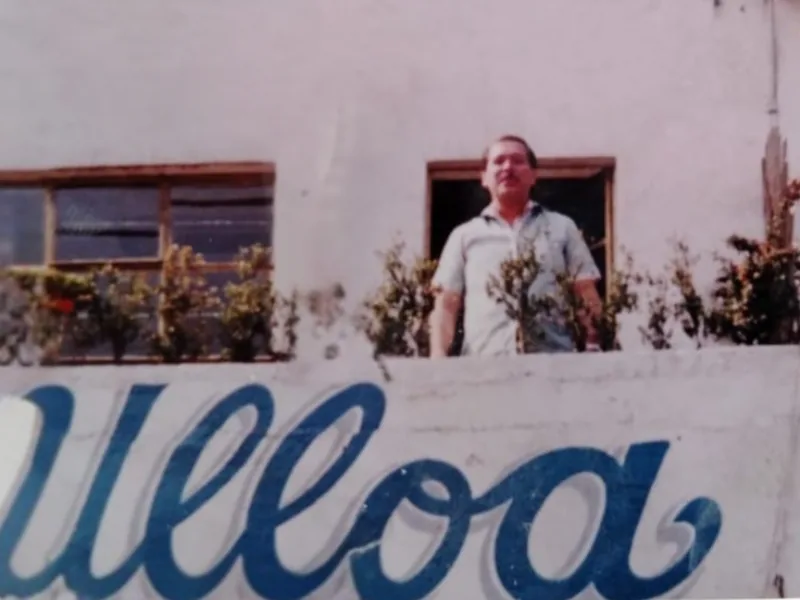 Dr. José Alfredo Estrada Ulloa, fundador de Ulloa Clínica Dental, Naucalpan — circa 1976